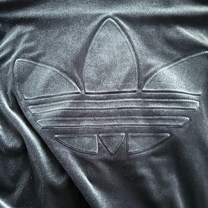 Adidas vintage 🔥🔥🔥 blue velvet jacket zipper never been worn👟👟👟